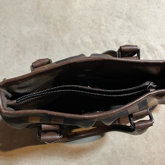 Authentic Burberry handbag (crossbody, shoulder, or hand carry) - Picture 10 of 11